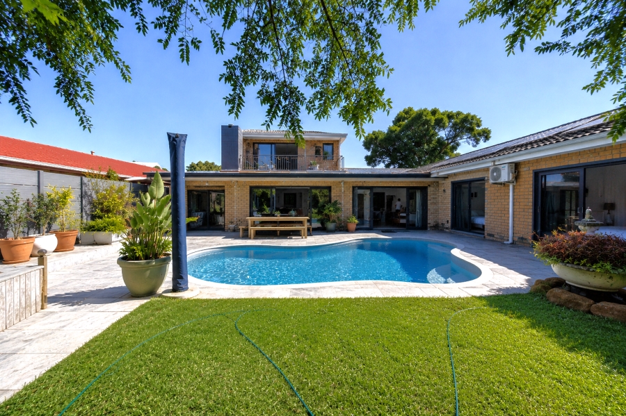 5 Bedroom Property for Sale in Flamingo Vlei Western Cape
